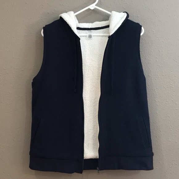 Hooded Lined Active Vest - Picture 2 of 7